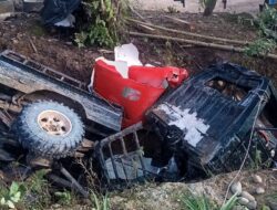 Mobil Angkut Bantuan untuk Korban Banjir Terbalik di Pante Bidari