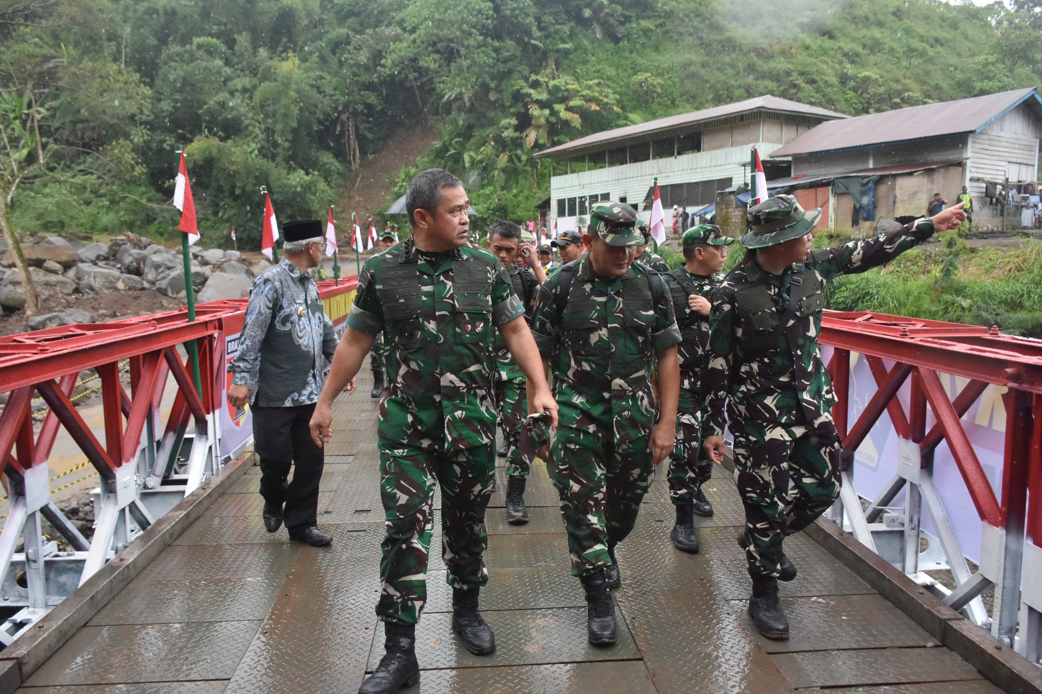 Pascabanjir Bandang, Jembatan Umah Besi Kembali Dibuka