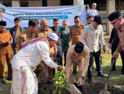 Kolaborasi Pemko dan Distanbun Aceh Hijaukan Lingkungan Dayah