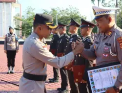 Kapolres Aceh Besar Anugerahkan Satya Lencana kepada 22 Personel