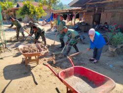 TNI dan Mahasiswa Bersihkan Desa Lak Lak Pascabanjir Bandang