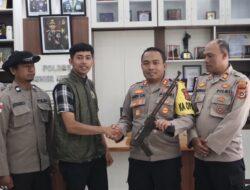 Warga Wih Pesam Serahkan Senjata Api Rakitan Secara Sukarela