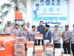 Santri Dayah Raudhatul Huda Terima Bantuan Polres Aceh Utara