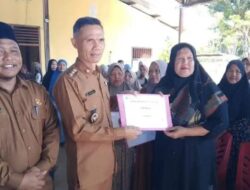 70 Warga Abdya Terima Bansos Sarana Usaha