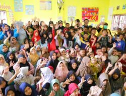 Wali Kota Banda Aceh Salurkan Bantuan Pendidikan di Aceh Tamiang