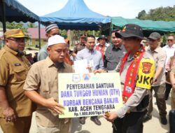 Kapolda Aceh Serahkan Bantua untuk Korban Banjir Ketambe