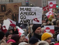 Ribuan Warga Denmark Tolak Rencana Trump Kuasai Greenland
