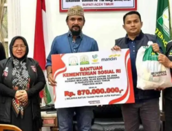 Keluarga Korban Meninggal Akibat Banjir Terima Santunan Rp15 juta