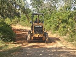 Pembangunan Jalan Alue Keumuning – Simpang Teumaron Ditargetkan Tuntas Sebelum Lebaran