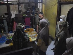 Satpol PP WH Gerebek Warung Jual Makanan Saat Pagi