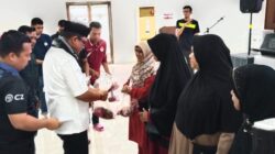 Pererat Silaturahmi, Kejati Aceh Gelar Pembagian Daging Meugang