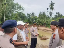 Kapolda Aceh Tinjau Jembatan Putus di Jeunieb, Brimob Bangun Bailey