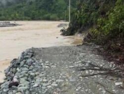 Jalan Jambak–Sikundo Putus Diterjang Banjir