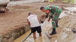 Gotong Royong Perbaiki Saluran Air, TNI Turun Langsung ke Desa