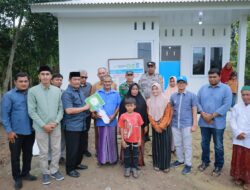 Dua Warga Blang Bintang Terima Rumah Layak Huni