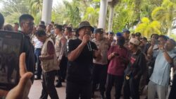 Massa Desak DPRK Aceh Singkil Segera Sahkan APBK 2026