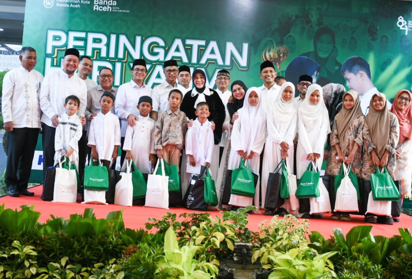 200 Anak Yatim Terima Santunan dan Tausiah di Halaman Balai Kota