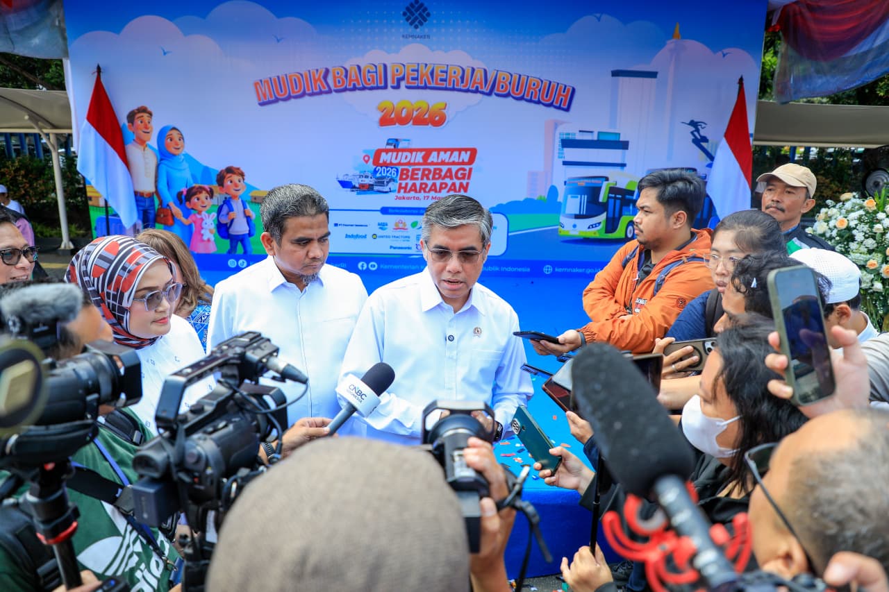 Menaker Yassierli Lepas 12.690 Pemudik Pekerja dan Ojol