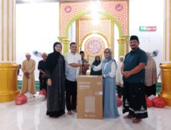 Bupati Aceh Tamiang Bagikan Ratusan Paket Bantuan untuk Warga Tenggulun
