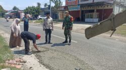 Camat Kuta Baro Respon Warga, Perbaiki Jalan Berlubang di Lima Titik
