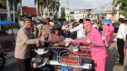 Polres Abdya Ajak Tertib Berkendara lewat Aksi Bagi Takjil