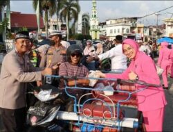 Polres Abdya Ajak Tertib Berkendara lewat Aksi Bagi Takjil