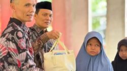 Kemenag Abdya Salurkan 200 Paket THR untuk Mustahik