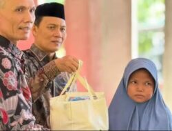 Kemenag Abdya Salurkan 200 Paket THR untuk Mustahik
