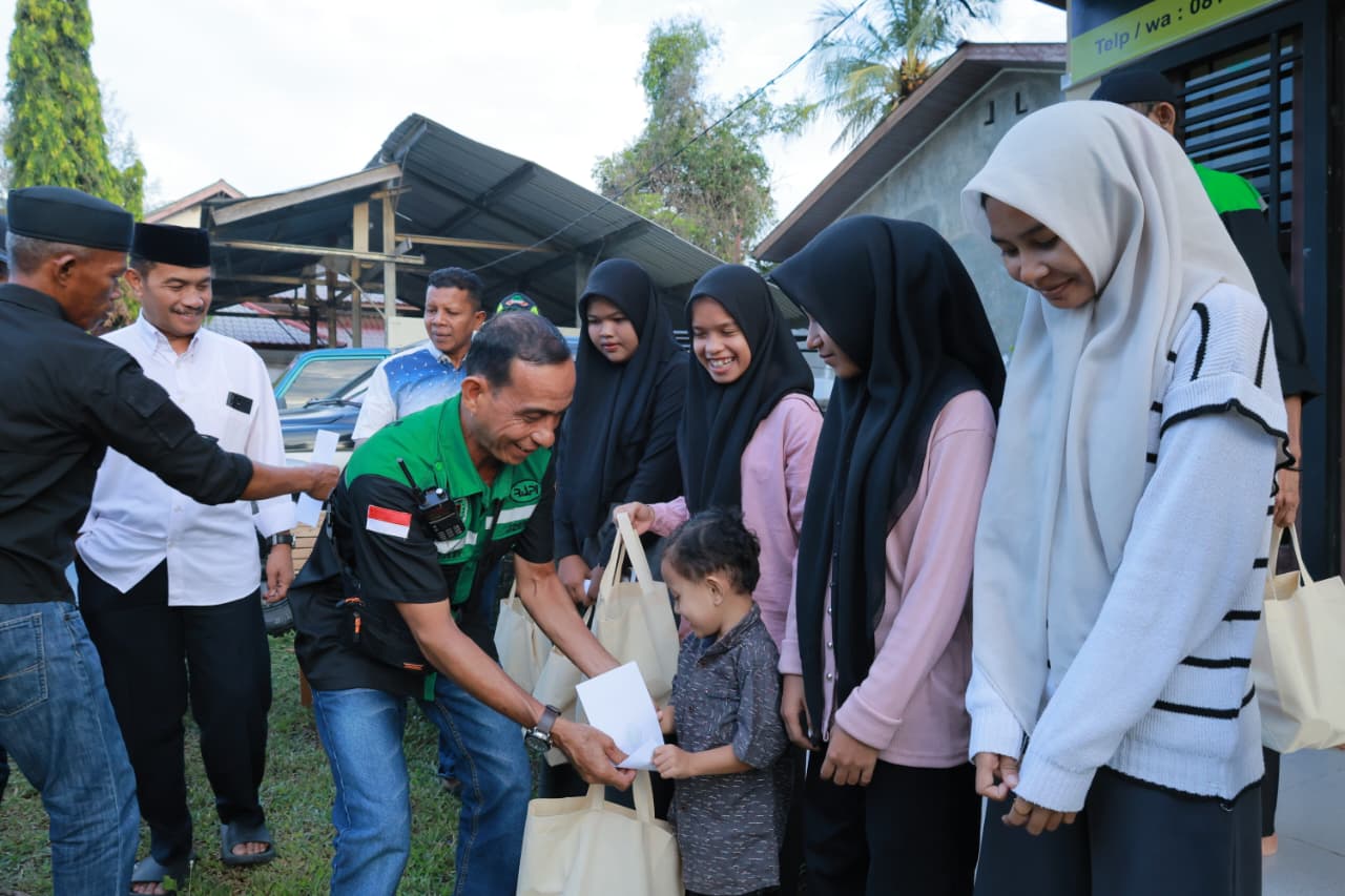 Tebar Kebahagiaan, RAPI Aceh Besar Berikan Santunan Anak Yatim