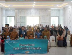 Wabup Zaman Akli Bagikan THR untuk 400 Anak Yatim dan Duafa