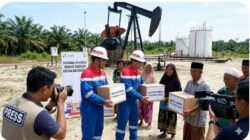 Jelang Lebaran, Warga Terima Sembako Dari PT Pertamina Field Rantau