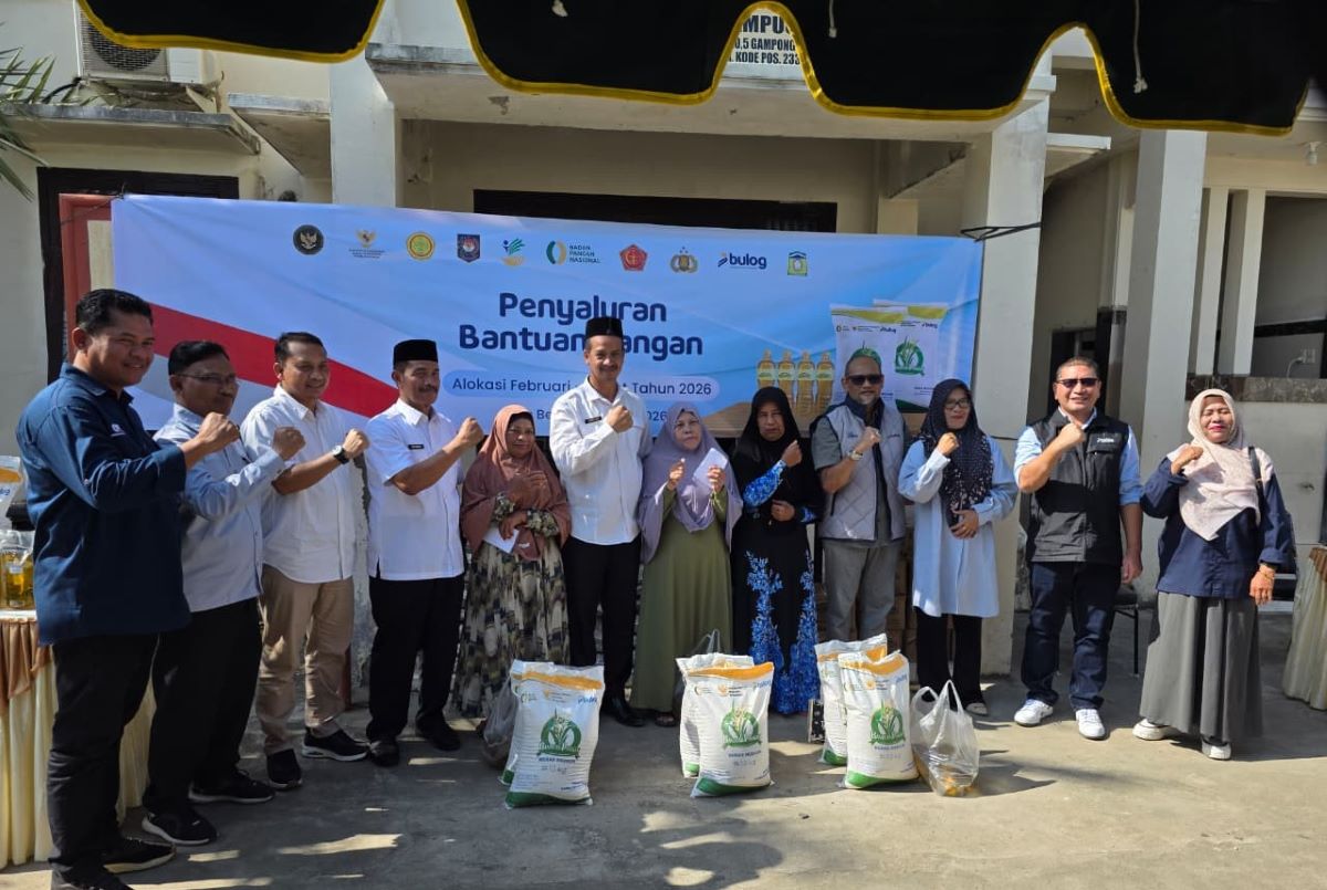 Bulog Salurkan Bantuan Pangan 16.385 Ton Beras dan 3,2 Juta Liter Minyak Goreng
