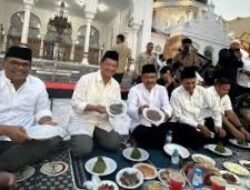 Ribuan Warga Ikuti Buka Puasa Bersama di Masjid Raya Baiturrahman