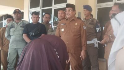 protes warga singkil