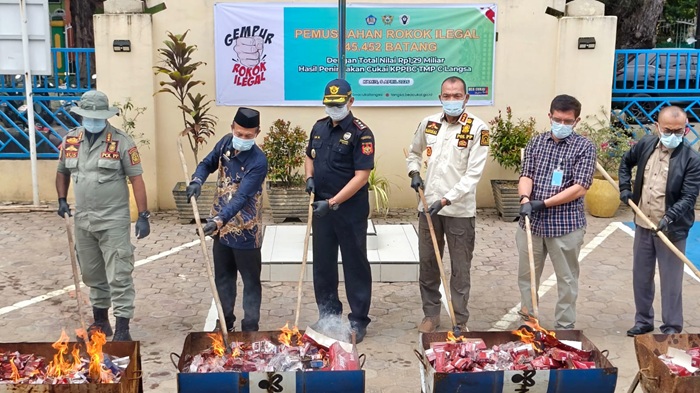 Bea Cukai Musnahkan Ribuan Batang Rokok Ilegal
