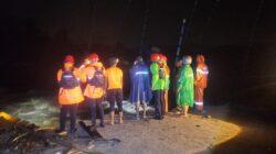 Balita jatuh ke sungai