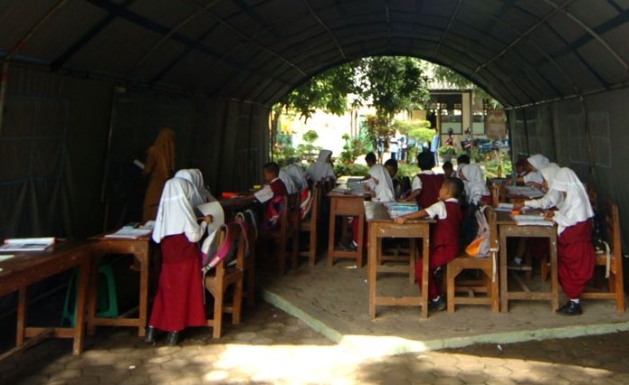 Belajar di Tenda
