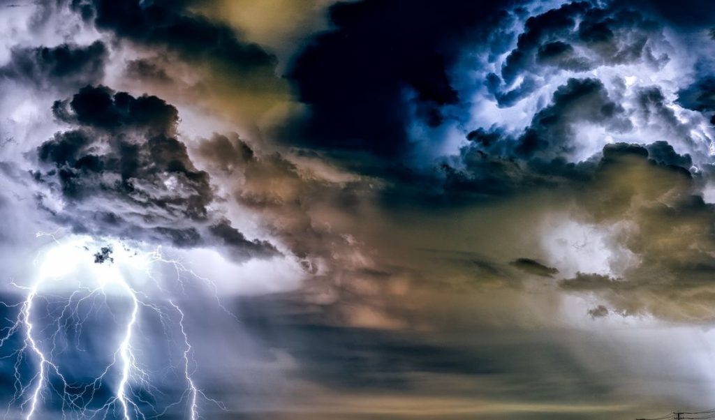 BMKG: Waspada Cuaca Ekstrem Hingga Tiga Hari ke Depan