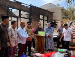 Rumah Warga Terbakar, Pemkot Banda Aceh Salurkan Bantuan Masa Panik