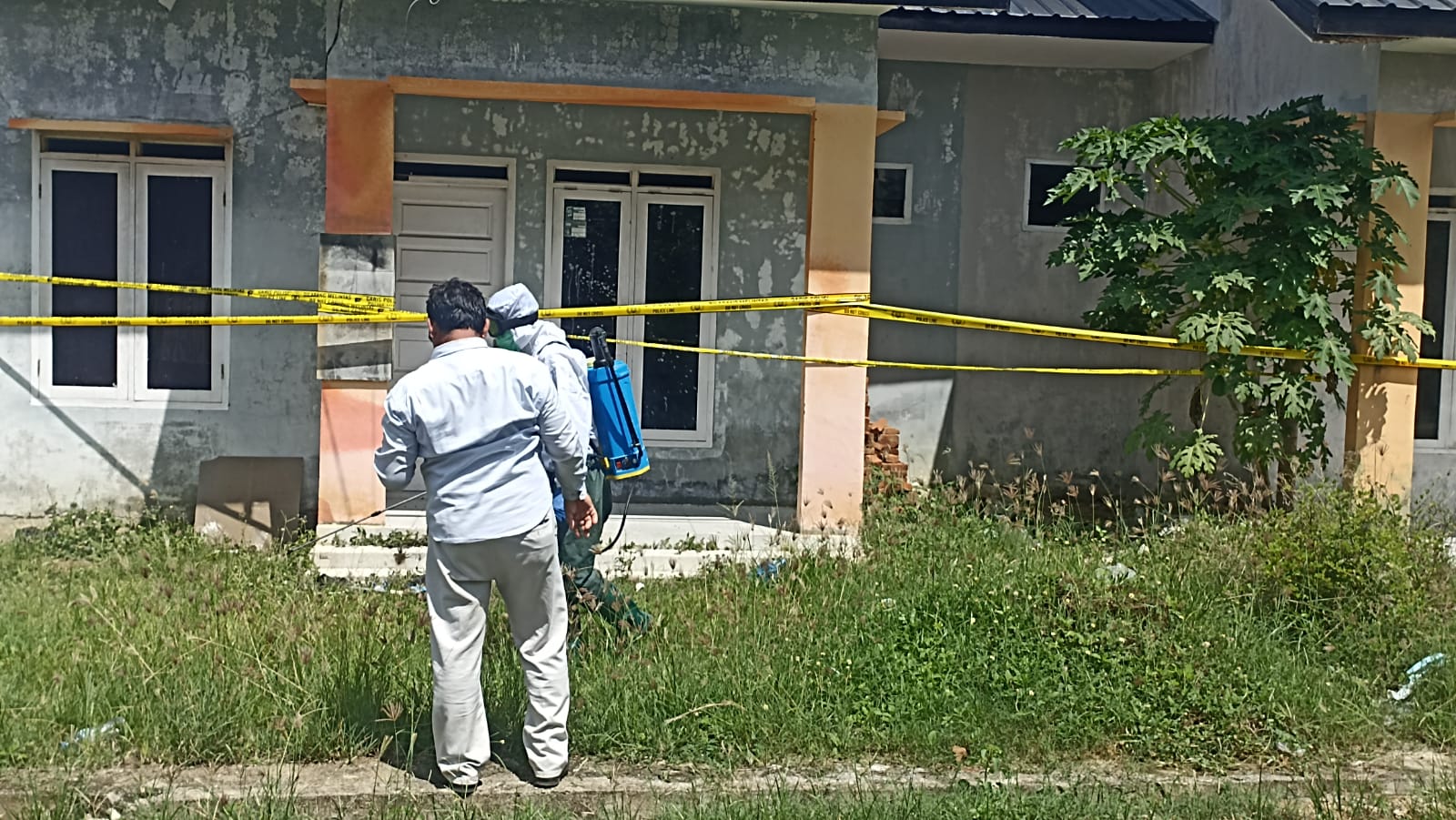 Puskesmas Kuta Baro Sterilisasi Lingkungan Rumah Warga Korban Kematian