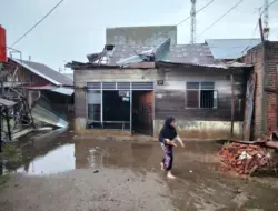 Hujan Deras Disertai Angin Kencang Rusak Rumah Warga Lhokseumawe