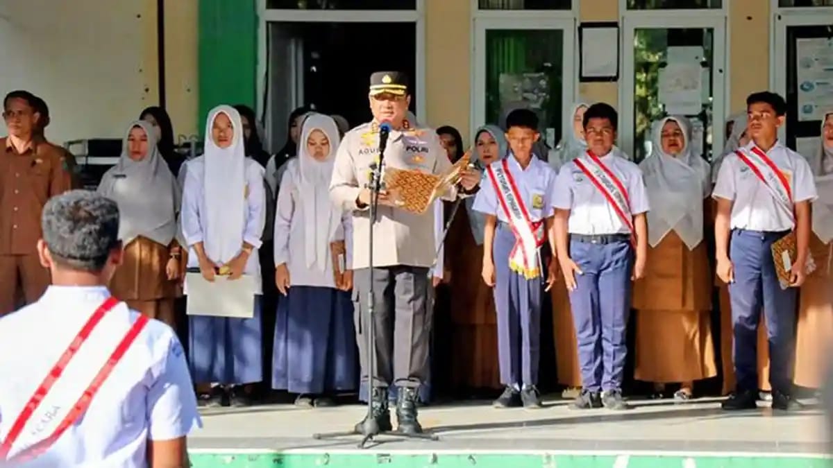 Tekan Risiko Berkendara, Polisi Jadi Pembina Upacara di Sekolah Abdya