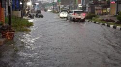 Drainase Meluap di Jalan Kota Kutacane, Warga Keluhkan Perawatan Minim