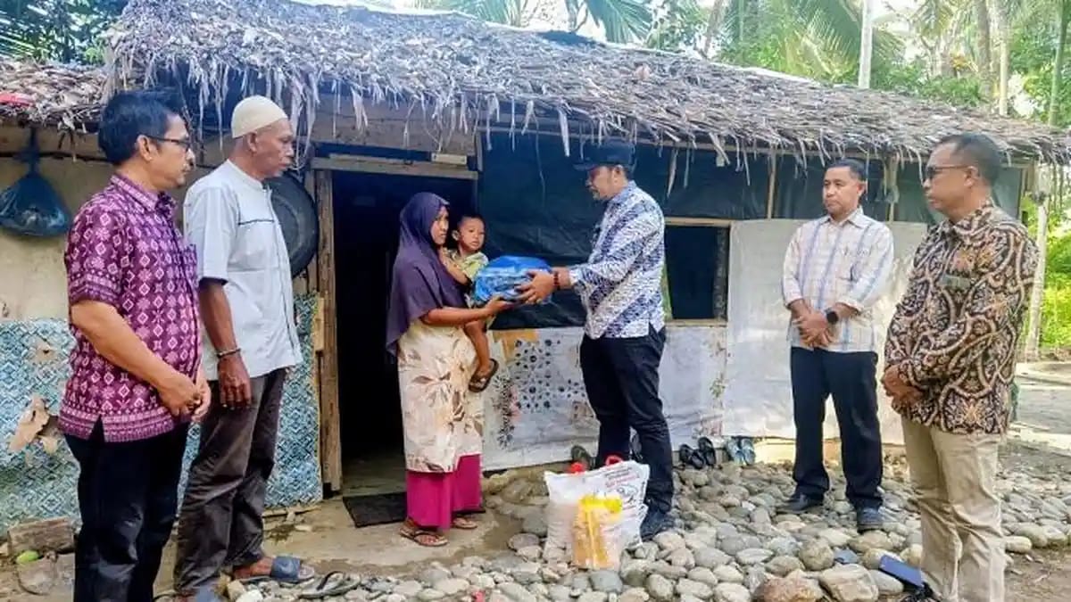 Camat Manggeng Tinjau Rumah Janda Miskin, Upayakan Hunian Layak