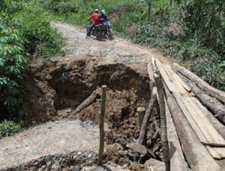 Banjir Rusak Jalan Provinsi di Leuser, Akses Lima Desa Terancam Putus