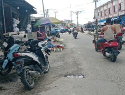 Pembeli Sepi, Alasan Pedagang Subulussalam Berjualan di Badan Jalan