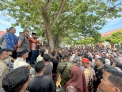 Bupati Aceh Timur Temui Massa, Pastikan Bantuan Tepat Sasaran