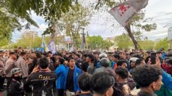 Massa ARA Demo Kantor Gubernur, Desak Pencabutan Pergub JKA