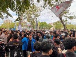 Massa ARA Demo Kantor Gubernur, Desak Pencabutan Pergub JKA