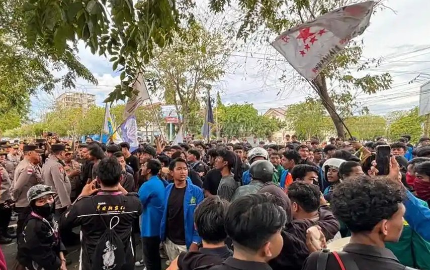Massa ARA Demo Kantor Gubernur, Desak Pencabutan Pergub JKA